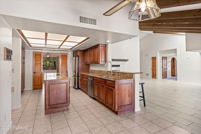 1781 E Rio De La Loma, Tucson, AZ 85718