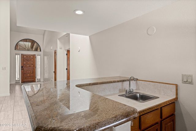 1781 E Rio De La Loma, Tucson, AZ 85718