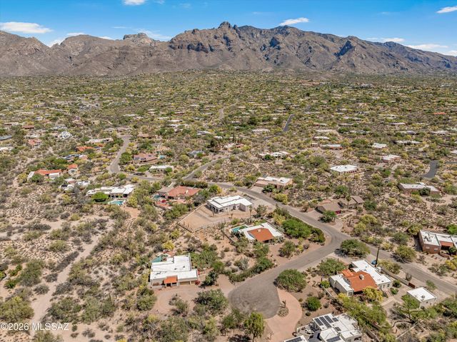 1781 E Rio De La Loma, Tucson, AZ 85718
