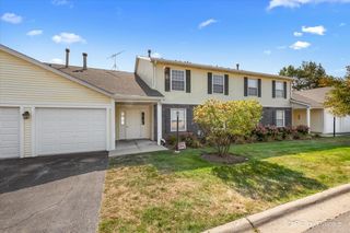 327 Newport Lane B2, Bartlett, IL 60103