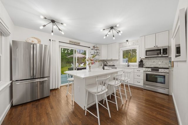 55 Ridgeview Dr., Falmouth, MA 02540