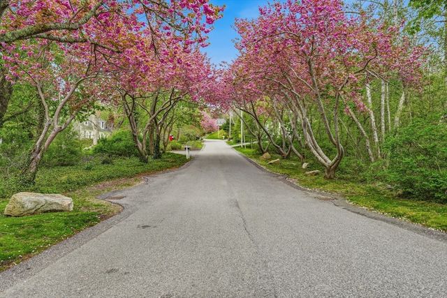 55 Ridgeview Dr., Falmouth, MA 02540