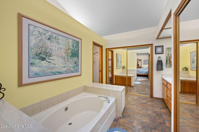 8417 N Stonehaven DR, Hayden, ID 83835