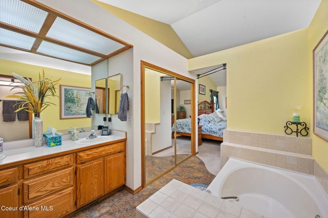 8417 N Stonehaven DR, Hayden, ID 83835