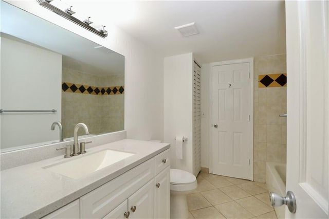 9915 Sandalfoot Boulevard 408, Boca Raton, FL 33428