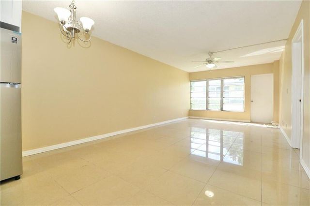 9915 Sandalfoot Boulevard 408, Boca Raton, FL 33428