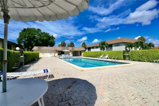 9915 Sandalfoot Boulevard 408, Boca Raton, FL 33428