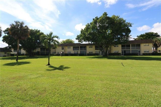 9915 Sandalfoot Boulevard 408, Boca Raton, FL 33428