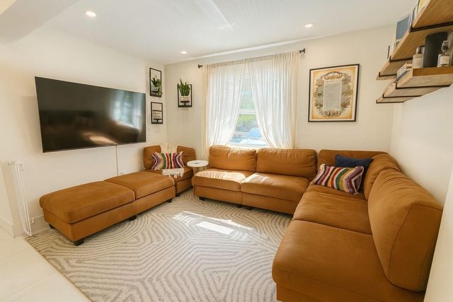 2395 NE 184th Ter, Aventura, FL 33160