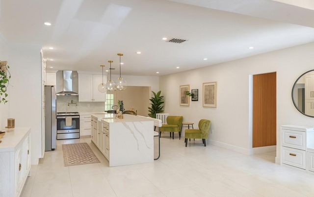 2395 NE 184th Ter, Aventura, FL 33160