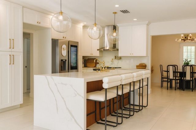 2395 NE 184th Ter, Aventura, FL 33160