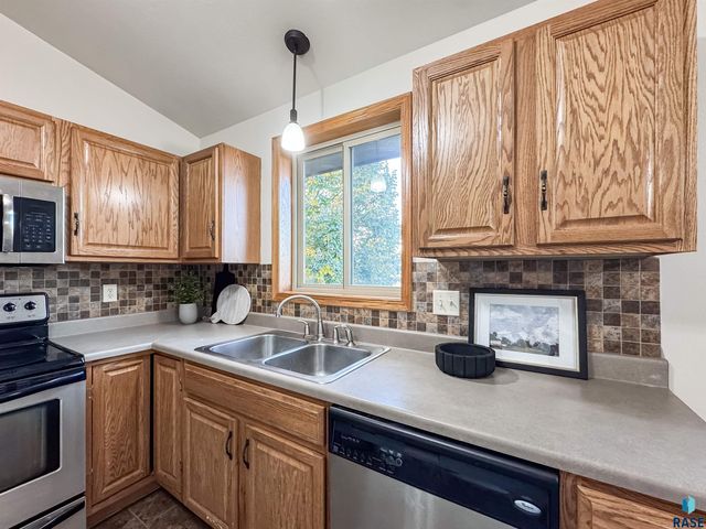 2713 N Vincent Ave Avenue, Sioux Falls, SD 57107