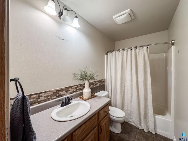 2713 N Vincent Ave Avenue, Sioux Falls, SD 57107