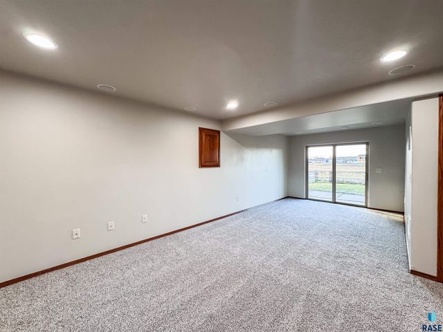 2713 N Vincent Ave Avenue, Sioux Falls, SD 57107