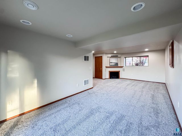 2713 N Vincent Ave Avenue, Sioux Falls, SD 57107