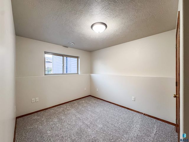 2713 N Vincent Ave Avenue, Sioux Falls, SD 57107