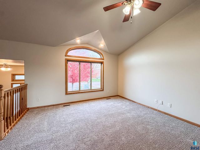 2713 N Vincent Ave Avenue, Sioux Falls, SD 57107