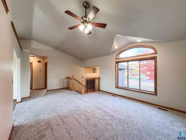 2713 N Vincent Ave Avenue, Sioux Falls, SD 57107