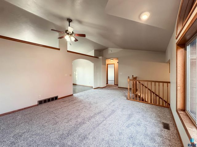 2713 N Vincent Ave Avenue, Sioux Falls, SD 57107