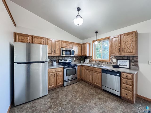 2713 N Vincent Ave Avenue, Sioux Falls, SD 57107