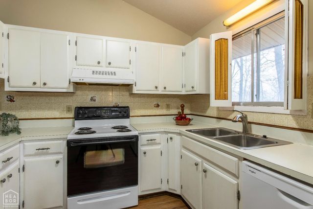 2 Cisco Circle, Cherokee Village, AR 72529