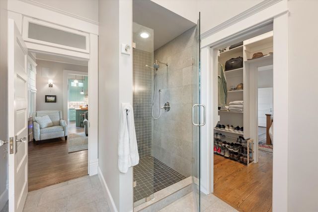 404 E Wall Street, Grapevine, TX 76051