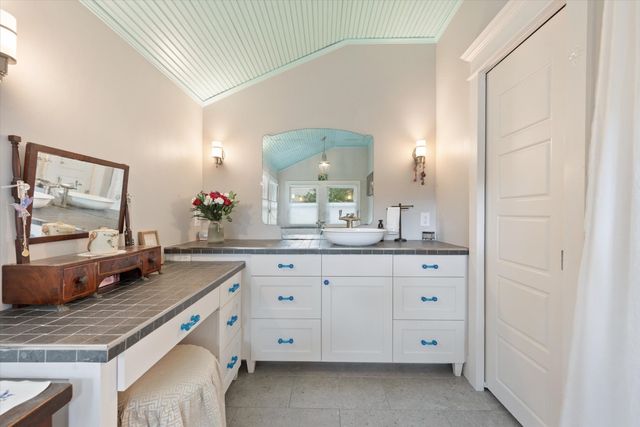 404 E Wall Street, Grapevine, TX 76051