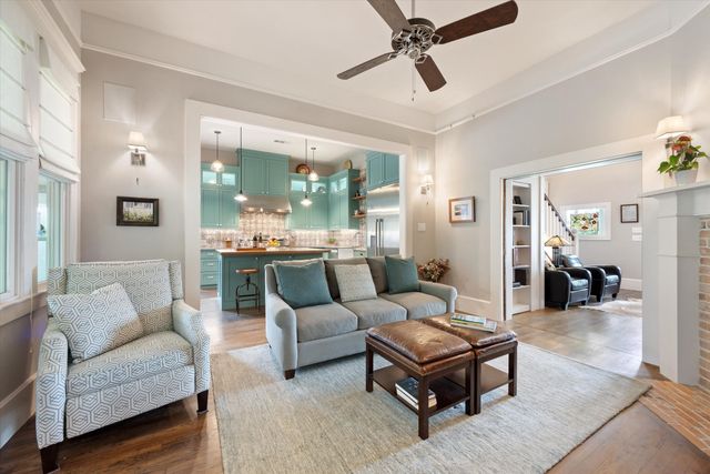 404 E Wall Street, Grapevine, TX 76051