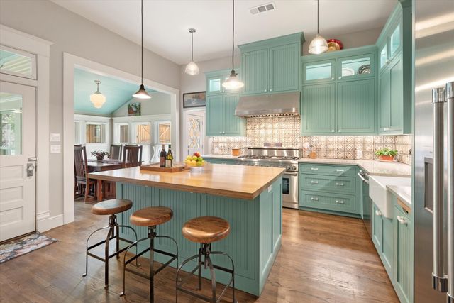 404 E Wall Street, Grapevine, TX 76051