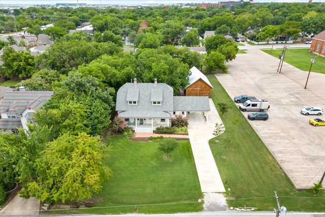 404 E Wall Street, Grapevine, TX 76051