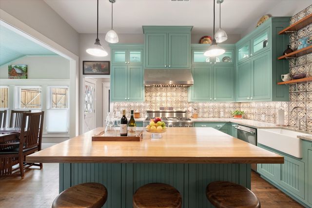 404 E Wall Street, Grapevine, TX 76051