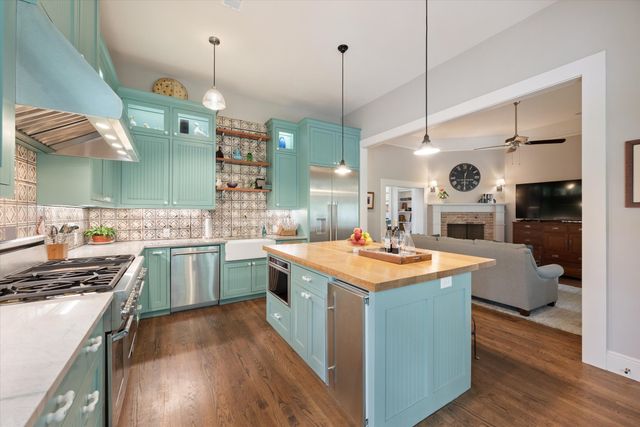 404 E Wall Street, Grapevine, TX 76051