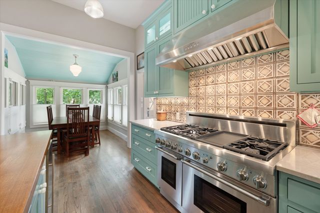 404 E Wall Street, Grapevine, TX 76051