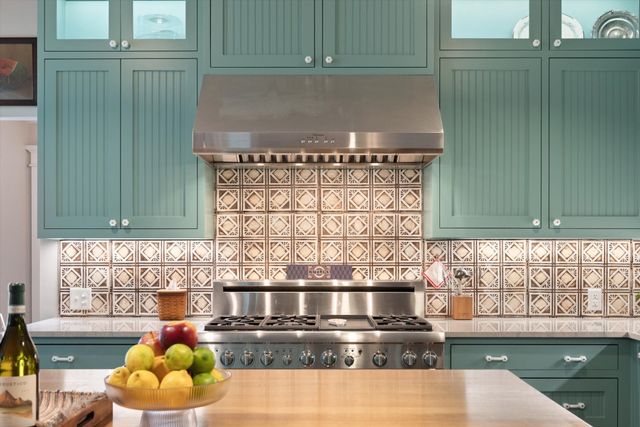 404 E Wall Street, Grapevine, TX 76051