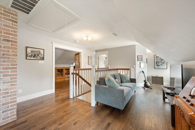 404 E Wall Street, Grapevine, TX 76051