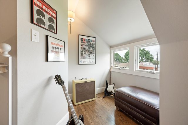 404 E Wall Street, Grapevine, TX 76051