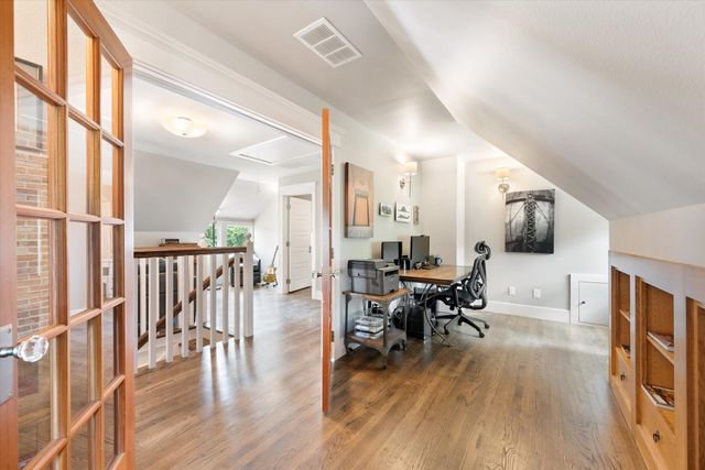 404 E Wall Street, Grapevine, TX 76051