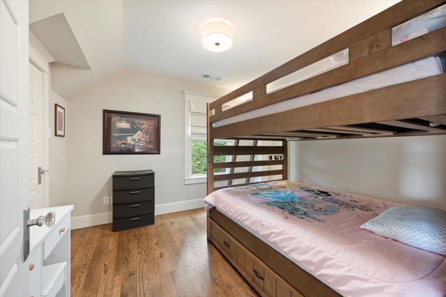 404 E Wall Street, Grapevine, TX 76051