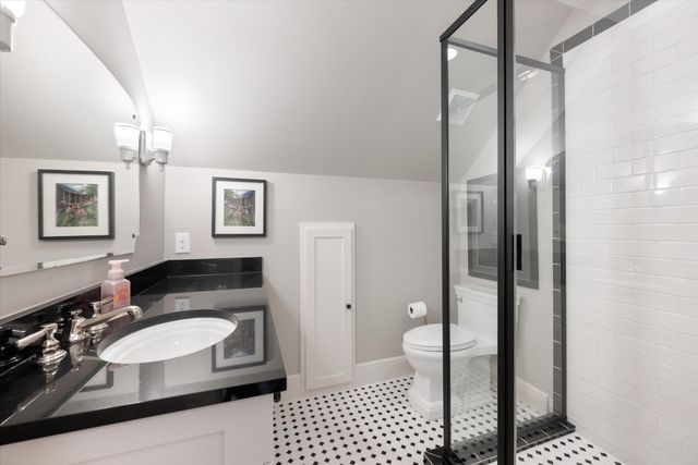 404 E Wall Street, Grapevine, TX 76051