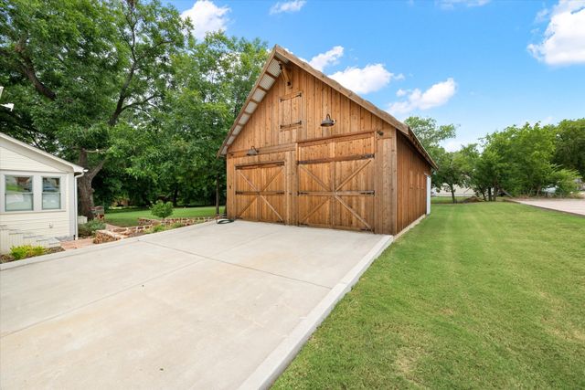 404 E Wall Street, Grapevine, TX 76051