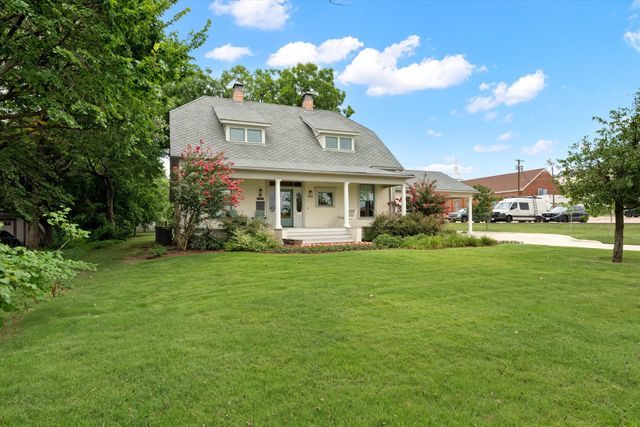 404 E Wall Street, Grapevine, TX 76051