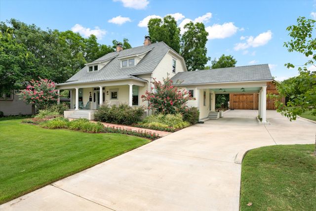 404 E Wall Street, Grapevine, TX 76051