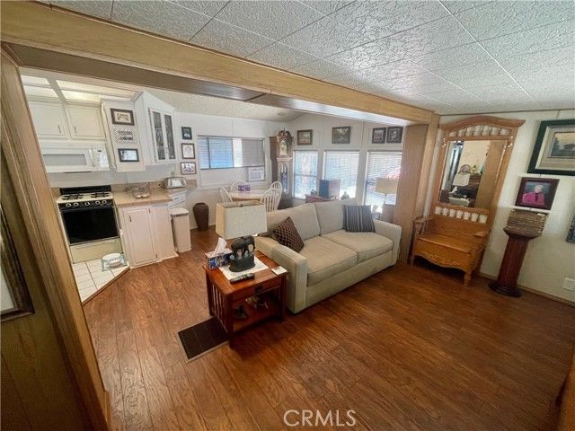 833 Chestnut Drive, San Jacinto, CA 92583