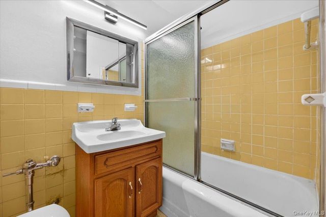 37-30 73rd St 1D, Jackson Heights, NY 11372