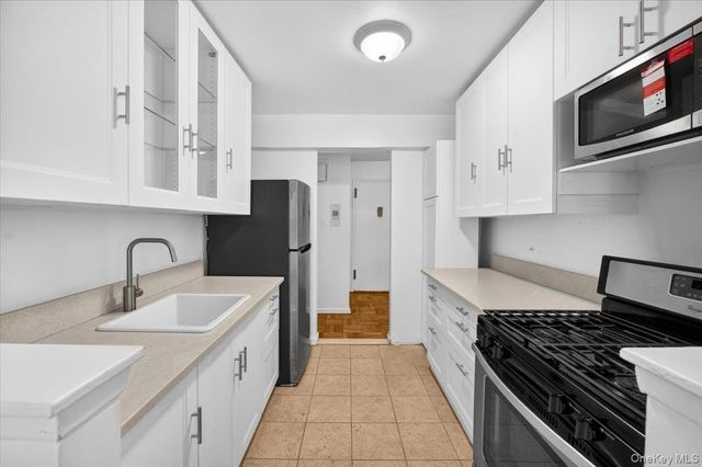 37-30 73rd St 1D, Jackson Heights, NY 11372