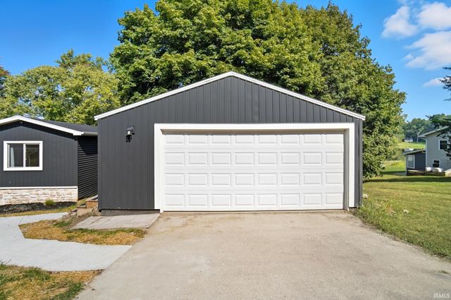 417 S Sunset Shore, Albion, IN 46701