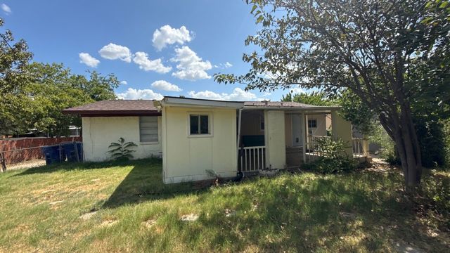 1851 Chevy Chase Drive, Carrollton, TX 75006