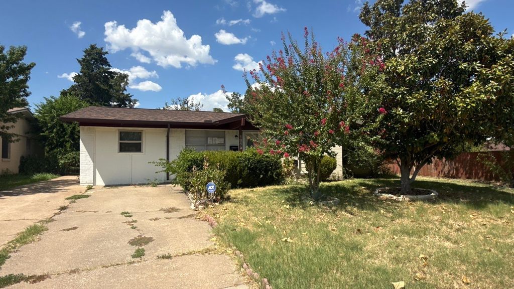 1851 Chevy Chase Drive, Carrollton, TX 75006
