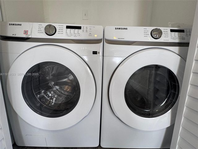 5611 SW 38th St, Davie, FL 33314