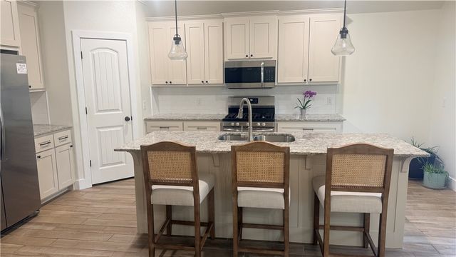 1011 Hampton Street, Tontitown, AR 72762